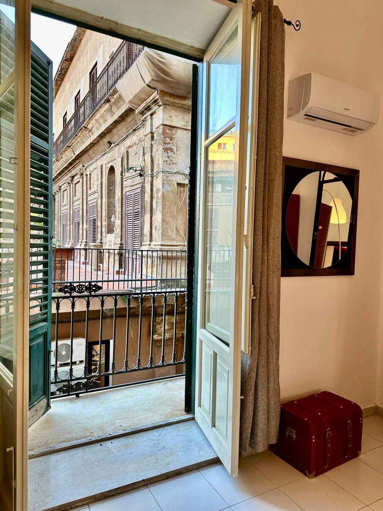 Ferienwohnung A Un Passo Dal Massimo 2 Palermo Exterior foto